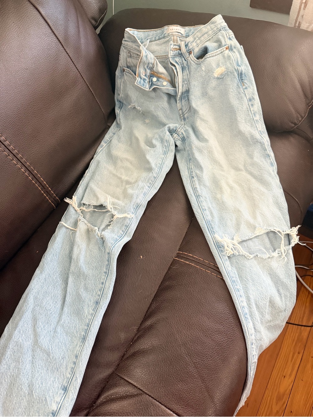 PacSun Light Wash Distressed Women's Jeans